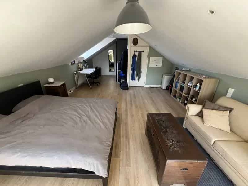 Grote kamer Leiden Haagweg Rijnzicht 34m2 Gemeubileerd