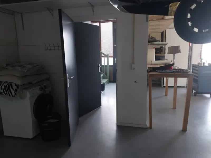 Bedrijfspand Kantoor Magazijnruimte Voorhout 135m2