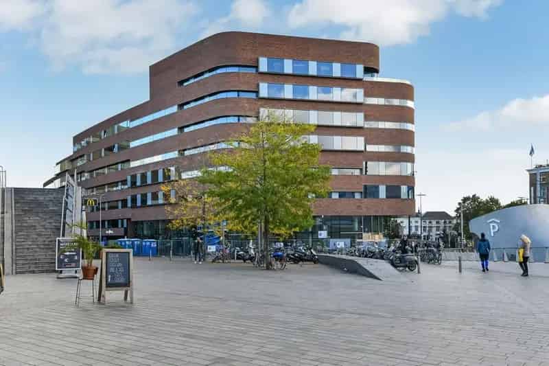 Modern Appartement Spoorstaete Nabij NS Station