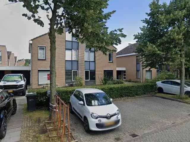 Ruime 4 Kamer Eengezinswoning Almere Buiten te Huur