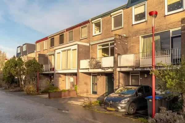 Ruime Drive In woning Nieuwegein 4 slaapkamers Garage Tuin