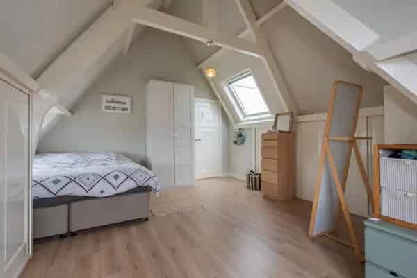 Te huur: Ruim 3-laags bovenhuis Statenkwartier 5 slaapkamers groot dakterras