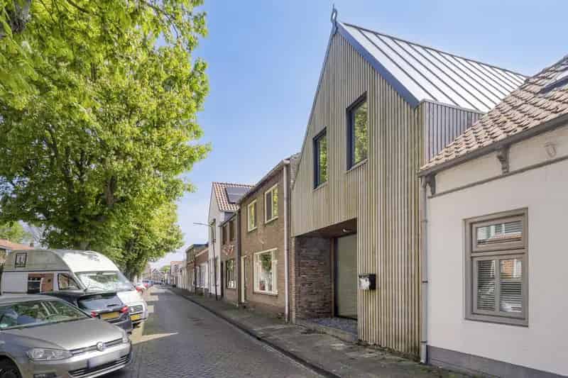 Moderne woning Colijnsplaat 4 slaapkamers extra woonruimte