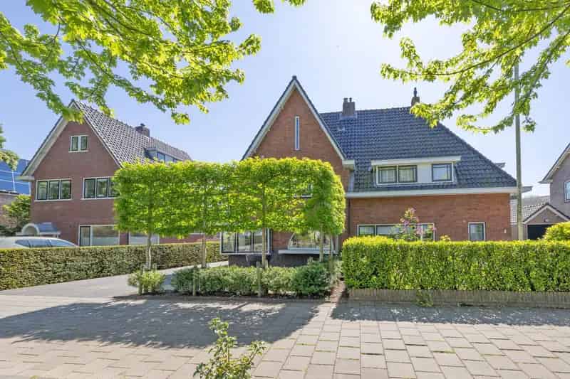Huis te koop Weesp Centrum: Familiehuis 4 slaapkamers Garage Tuin