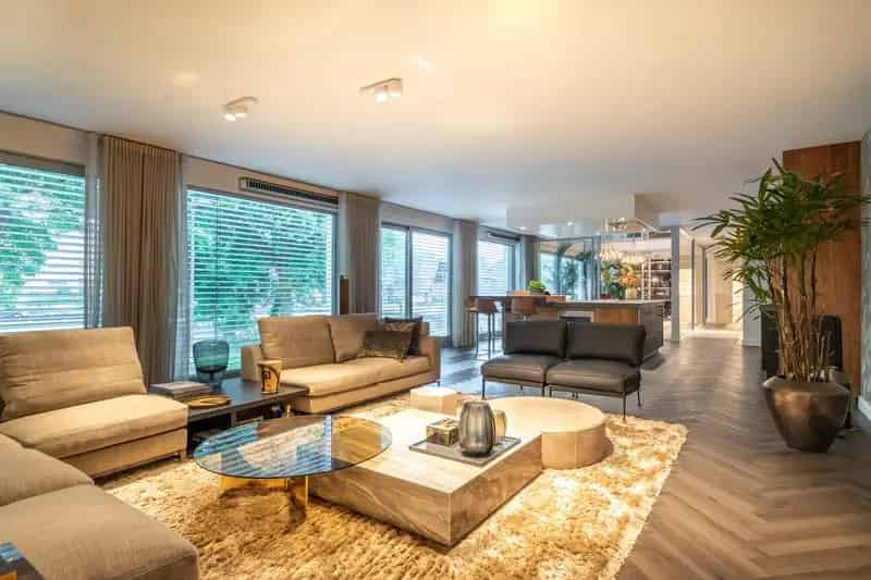 Luxe Stadvilla Breda  275m2  2 Badkamers  Souterrain Parkeergarage