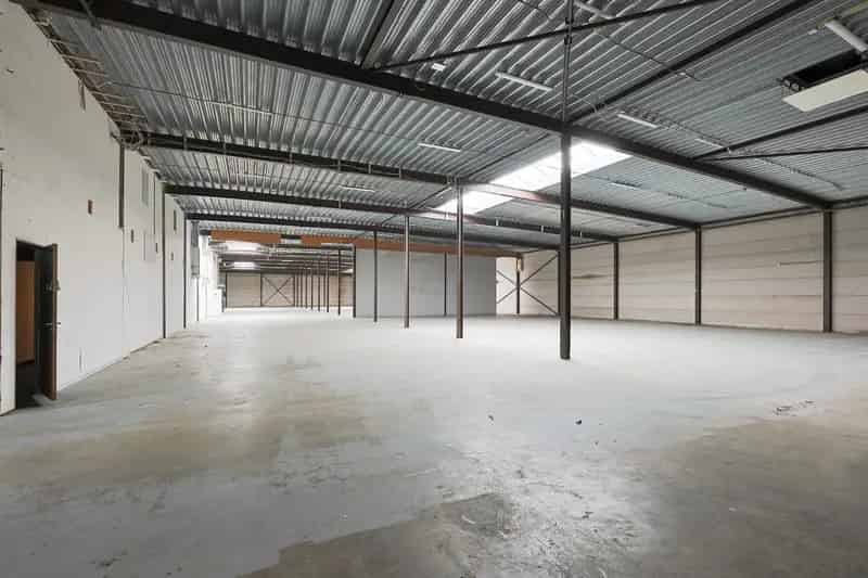 Bedrijfshal Beverwijk 2000m2 te Huur Kantoorruimte Renovatie