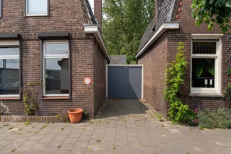 Jaren 30 woning Waalwijk met garage en extra woonruimte