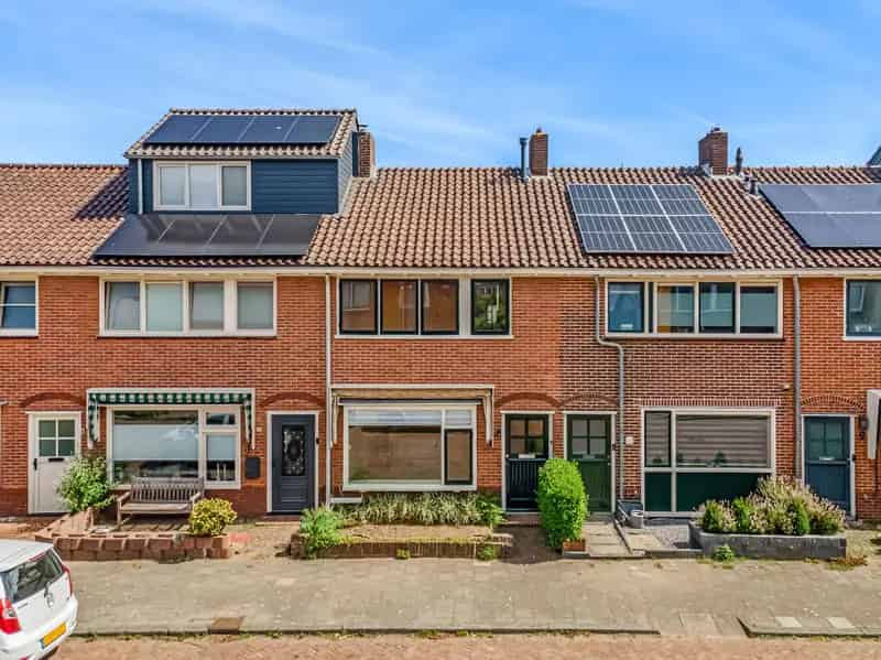 Jaren 30 woning Beverwijk uitbouwmogelijkheden ruime tuin