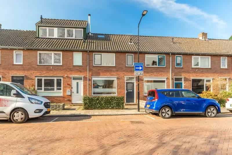 Huis te koop Beverwijk Rijvordtlaan: Uitgebouwde tussenwoning