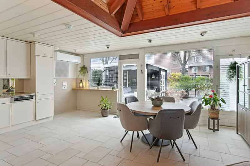 Bungalow te koop Capelle aan den IJssel: Ruime woning met moderne voorzieningen