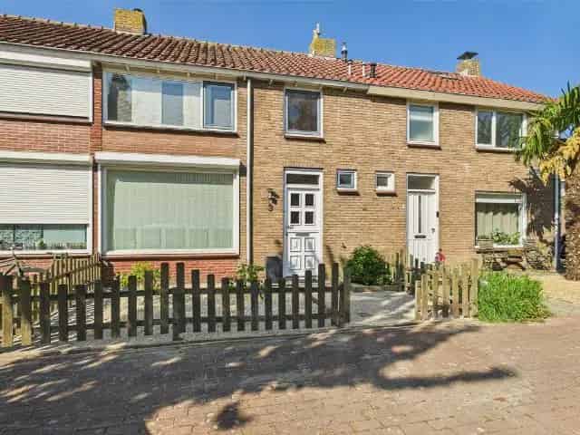 Tussenwoning Terneuzen: Instapklaar met Serre en Tuin