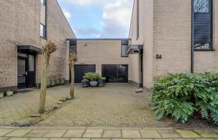 Huis Te Koop in 36, Noordpark, Zwijndrecht, Zuid-Holland