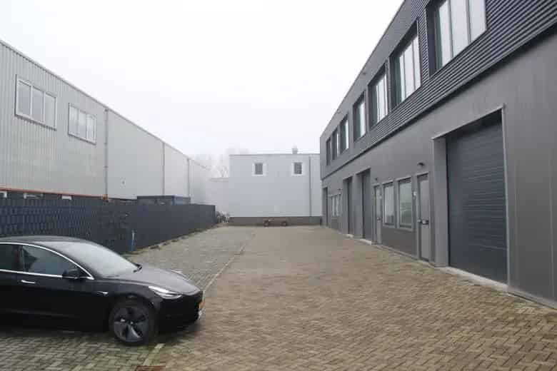 100m2 Bedrijfsruimte te Huur Pijnacker