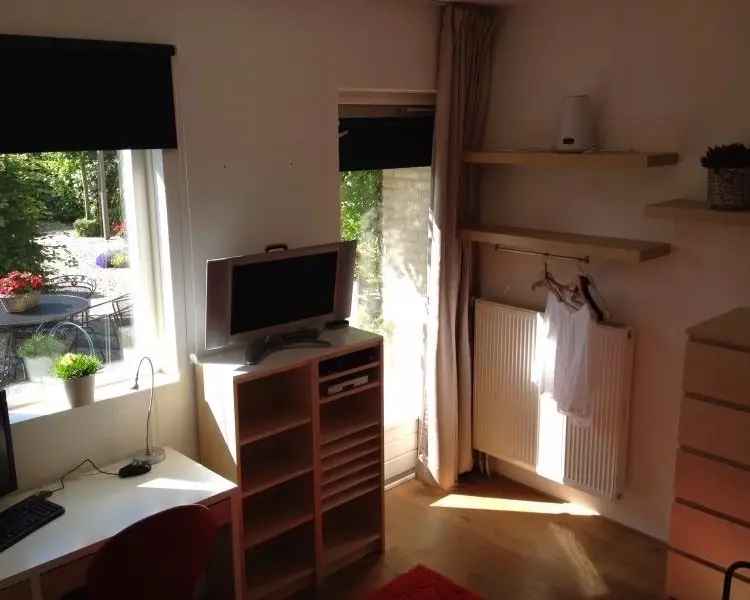 Studentenkamer met eigen keuken in rustig huis