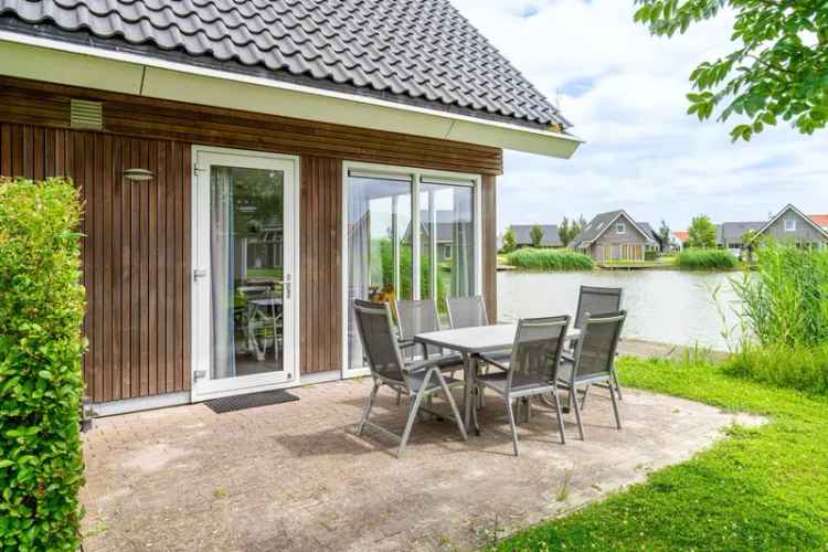 Vrijstaande woning aan het water nabij strand Nieuwvliet Bad