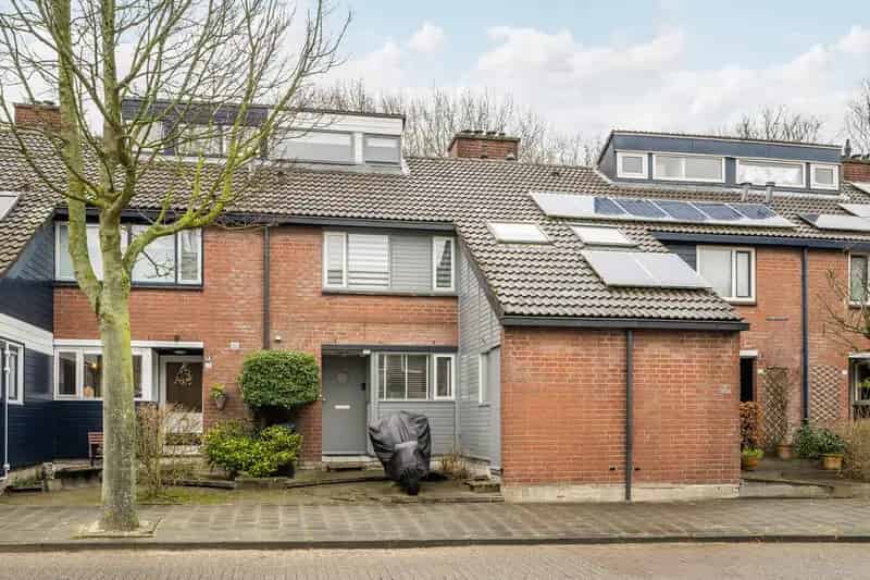 Huis te koop Vlaardingen: 4-kamer woning aan het water