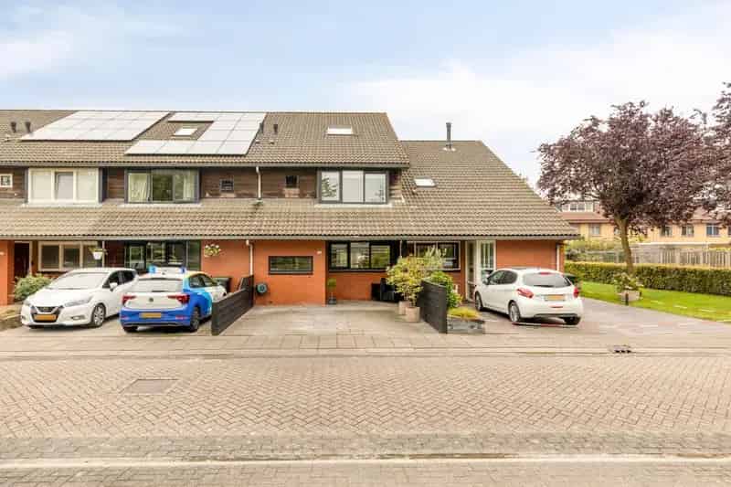 Moderne Tussenwoning Almere Tussen de Vaarten Instapklaar