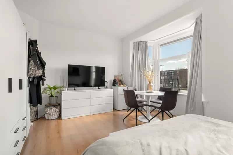 Ruime kamer voor studente 19m2 gerenoveerd pand