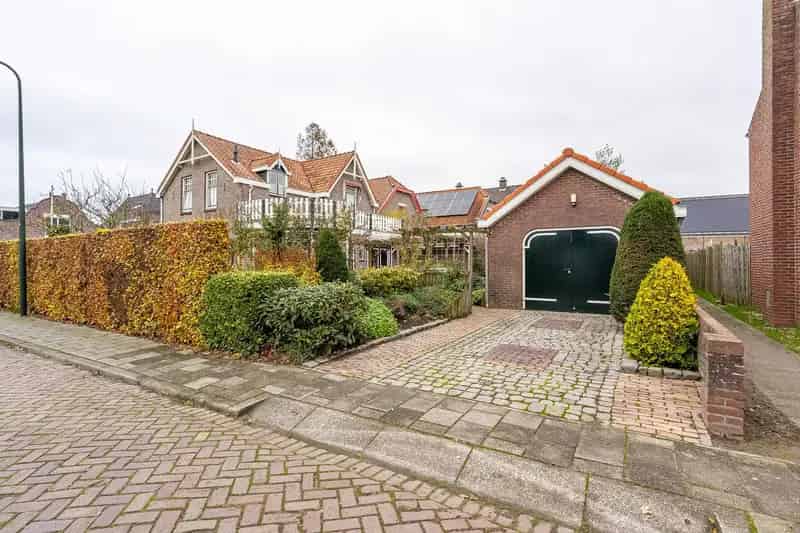Ruime jaren 30 woning Sint Annaland 5 kamers garage tuin