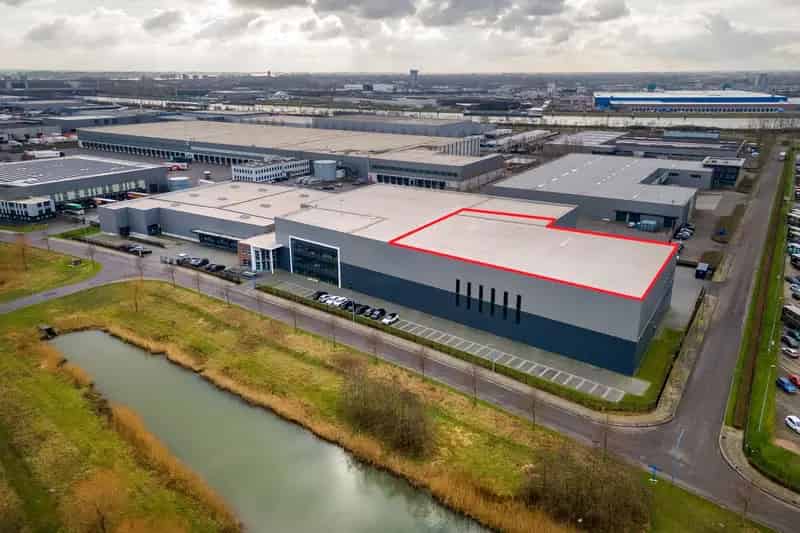 Bedrijfshal te huur Tiel 2800m2 15m hoogte A15