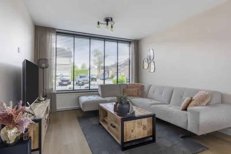 Instapklare woning 4 slaapkamers  Dubbele noklifting  9 Zonnepanelen