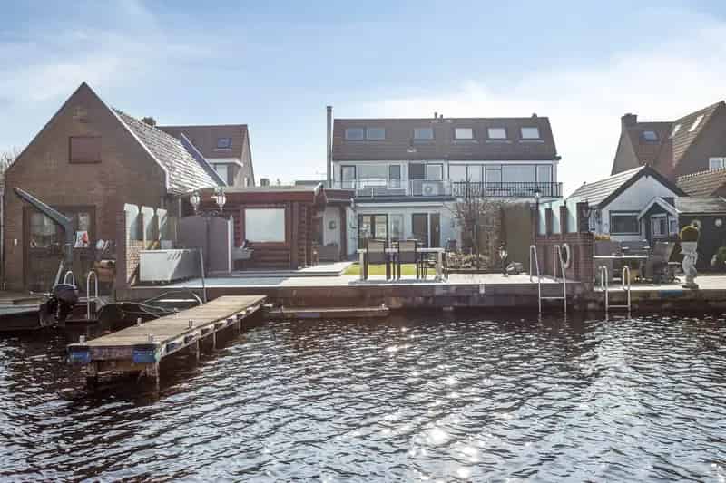 Huis te koop Vinkeveen: Luxe 2-onder-1-kap woning aan de Vinkeveense Plassen