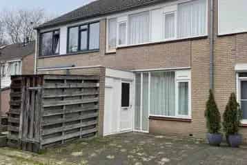 5 Kamer Tussenwoning te Huur Halsteren