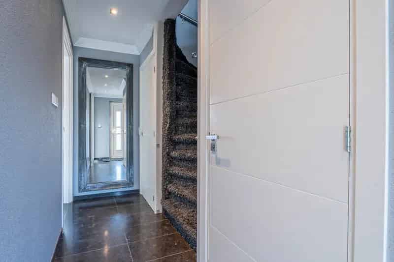 Ruime Hoekwoning 4 Slaapkamers Bijgebouw Breda