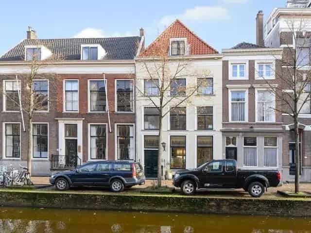 Gemeubileerd Grachtenpand Delft 4 Kamers Stadstuin Rijksmonument