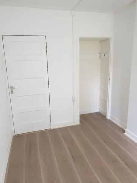 Studentenkamer in Licht Bovenhuis Van Oldenbarneveldtstraat