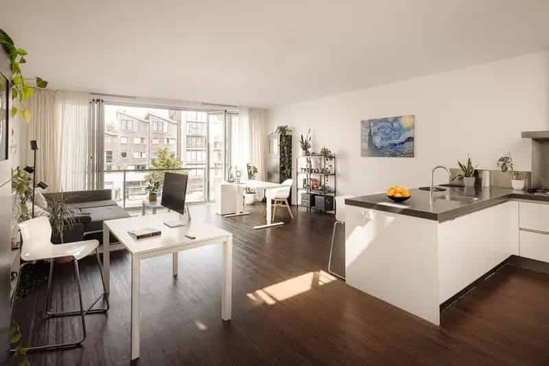 Modern appartement Amsterdam: 1 slaapkamer, dakterras, uitzicht op water