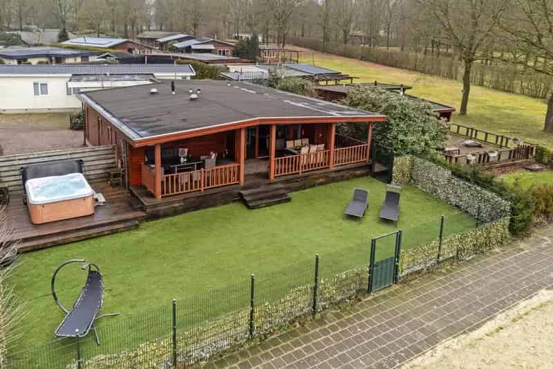 Wellnesschalet Ermerstrand 8 personen Jacuzzi Ruim Terras