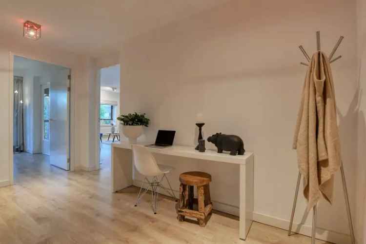 Appartement te koop Hilversum: Ruim benedenhuis met terras en parkeerplaats