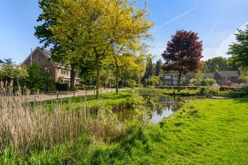 Huis te koop Beatrixplein Ede: 4 slaapkamers, garage, tuin