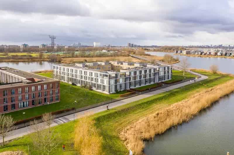 Huis te koop Amsterdam IJburg: Ruime gezinswoning met binnentuin en dakterras