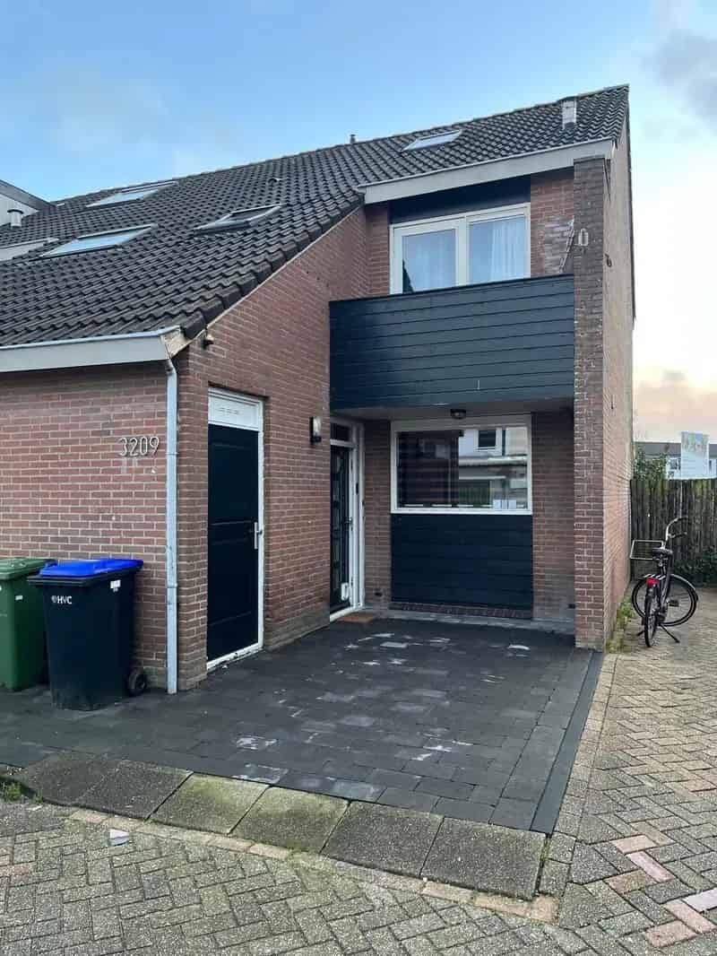 Ruime 4 Slaapkamers Eengezinswoning Julianadorp Per 1 Juli