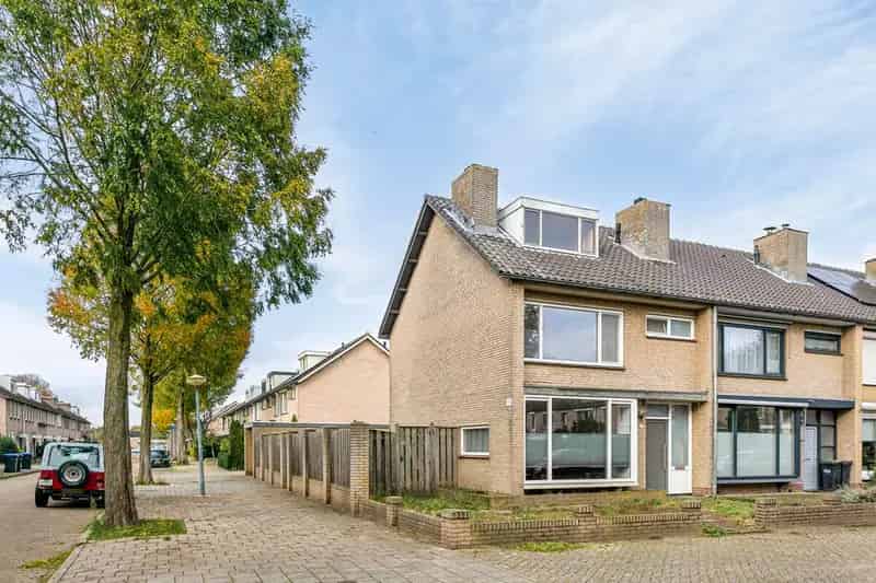 Ruime Hoekwoning te Eindhoven Heesterakker