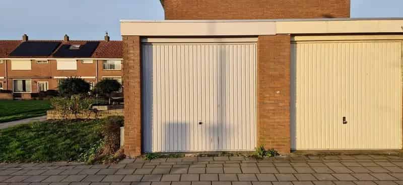 Garagebox te Koop Volendam Ruime Opslag Direct Beschikbaar