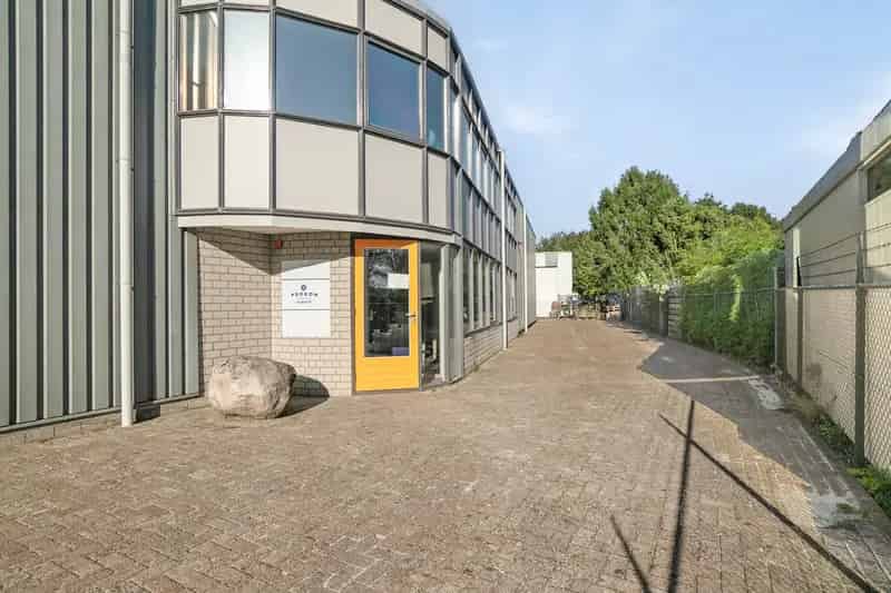 Bedrijfshal te Huur Assen 170m2 Kantoor 17m2