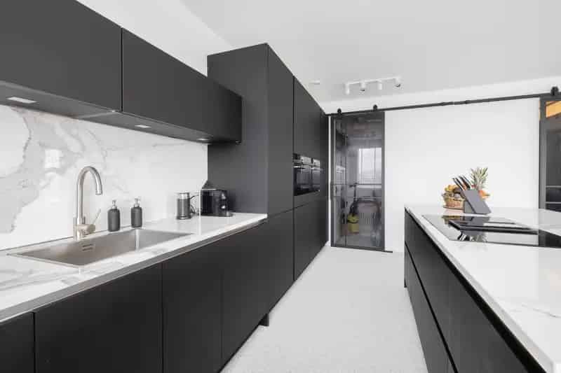 Luxe Appartement Rotterdam: 2 slaapkamers, 2 parkeerplaatsen, ruim terras