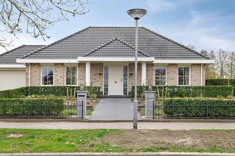 Ruime Vrijstaande Villa Yerseke  Levensloopbestendig  Moderne Keuken  Grote Garage