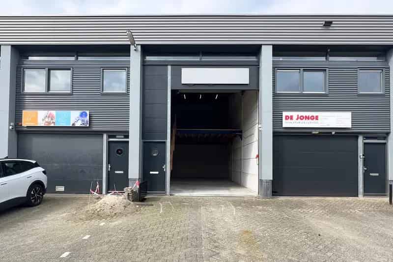Bedrijfshal te huur Zwijndrecht 61.5m² + 41m² entresol