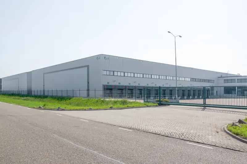 Bedrijfshal te Huur Moerdijk 14624m2
