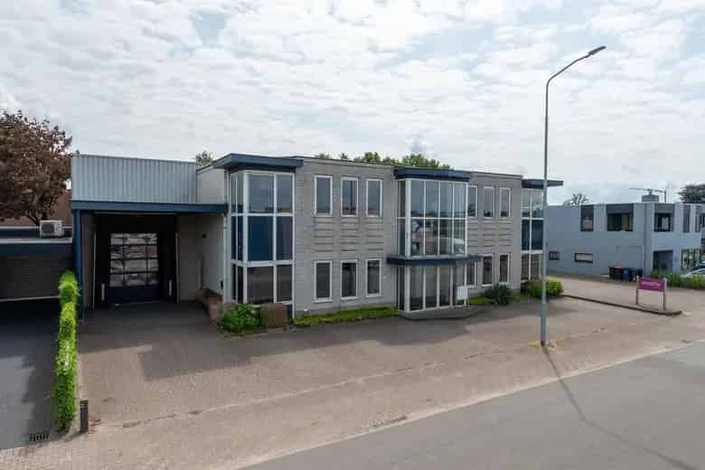 295 m2 Kantoorruimte te Huur in Barneveld - Bedrijfsruimte met Voorzieningen