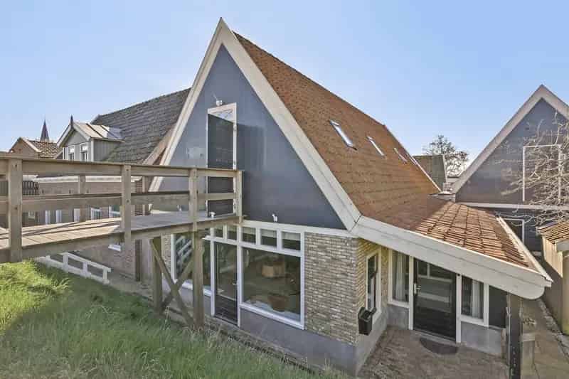 Ruime woning Kolhorn met appartement en watertuin