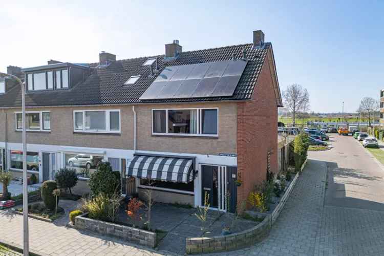 Goed Onderhouden Hoekwoning Zoeterwoude 4 Slaapkamers Garage