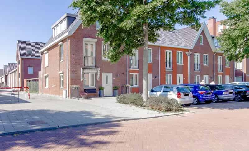 Huis te koop Hoofddorp: Ruime eindwoning met tuin en 4 slaapkamers
