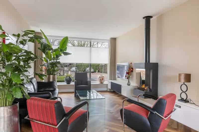 Huis te koop Harskamp: Ruim gezinshuis met garage en diepe tuin