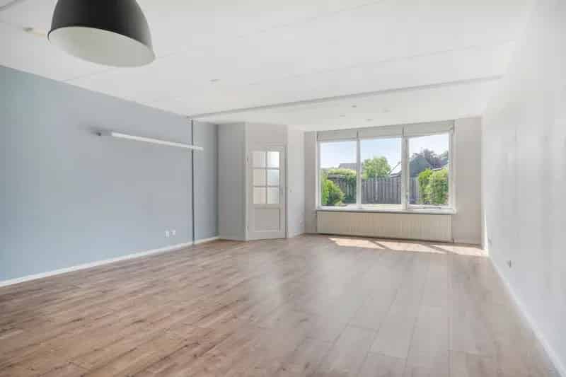 Huis te Koop Hooglanderveen 4 slaapkamers grote tuin