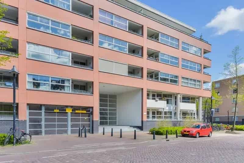 Gemeubileerd 3 Kamer Appartement Nabij Station